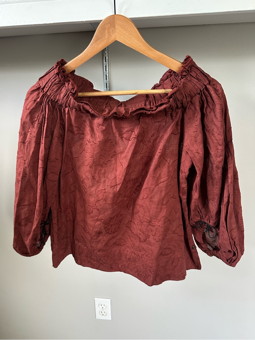 Chic Italian Burgundy Off-Shoulder Peasant Blouse | Textured Jacquard | Size 2